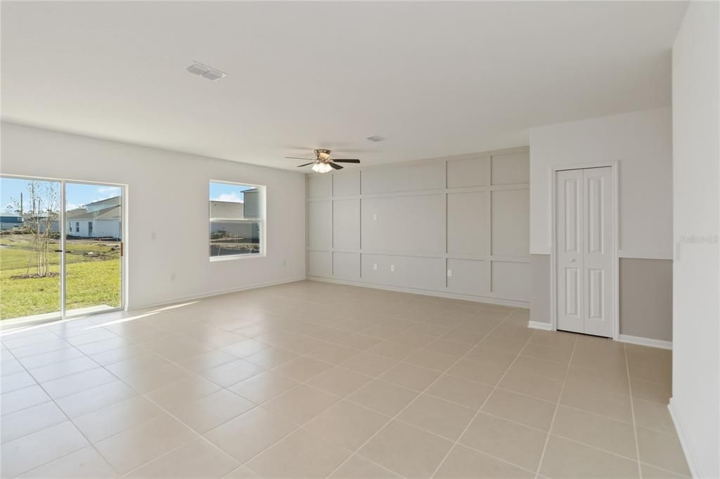 Empty room, Interior