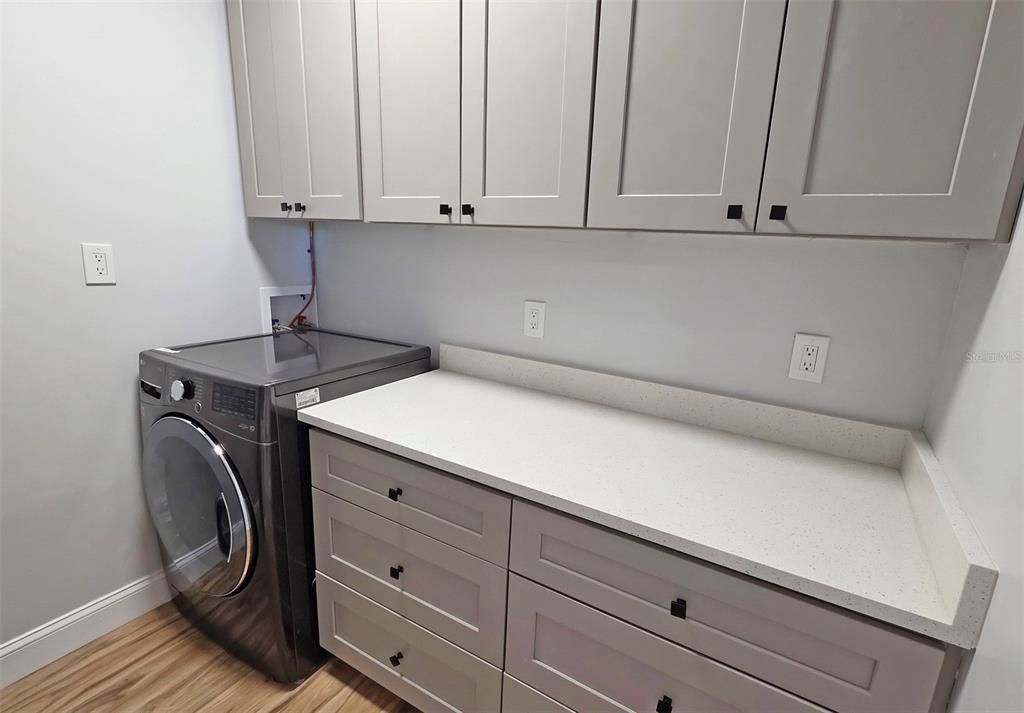 Interior, Washer, Wood Texture Flooring