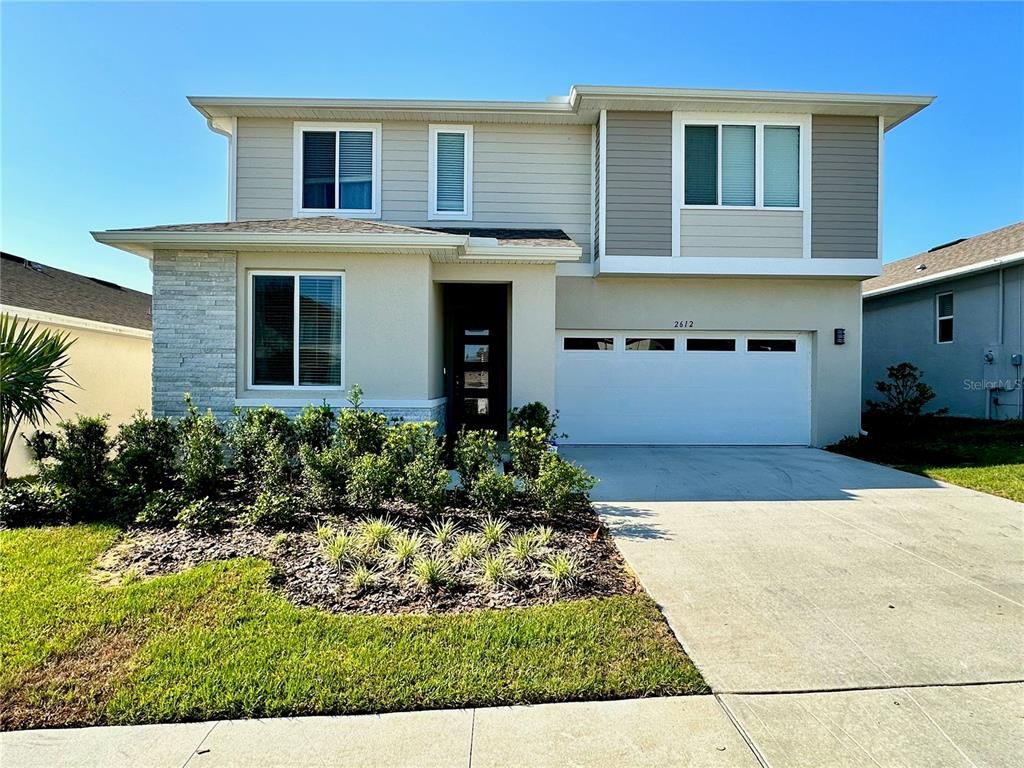 Attached, Exterior, Facade, Modern