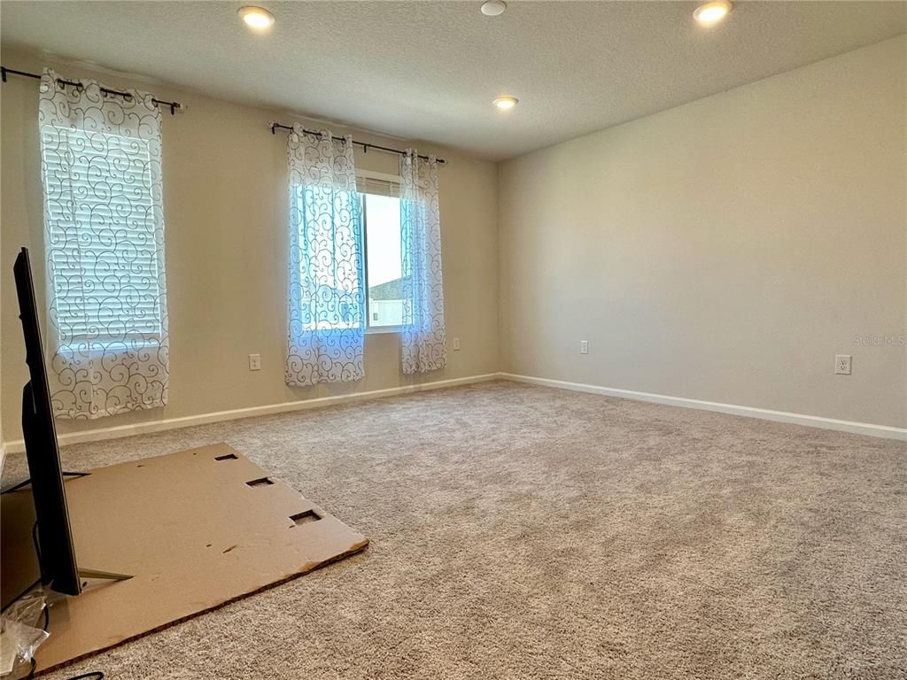 Empty room, Interior, Recessed Lighting