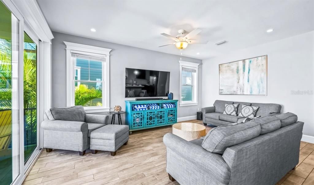 Interior, Living room, Recessed Lighting, Wood Texture Flooring