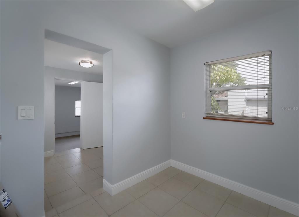 Empty room, Interior