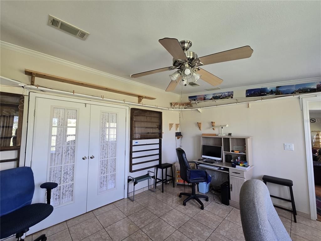 Home Office, Interior