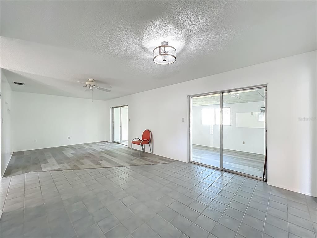 Empty room, Interior