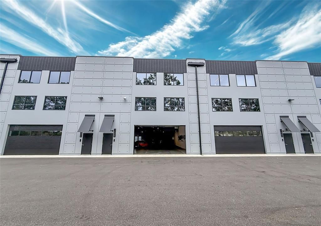 Attached, Exterior, Facade, Modern