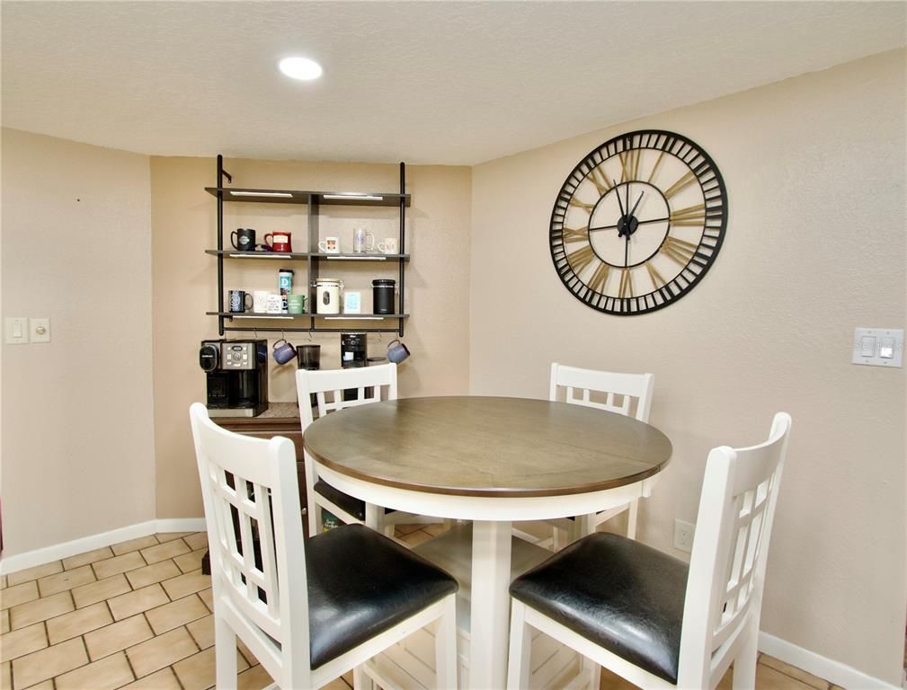 Dining room, Interior, Recessed Lighting