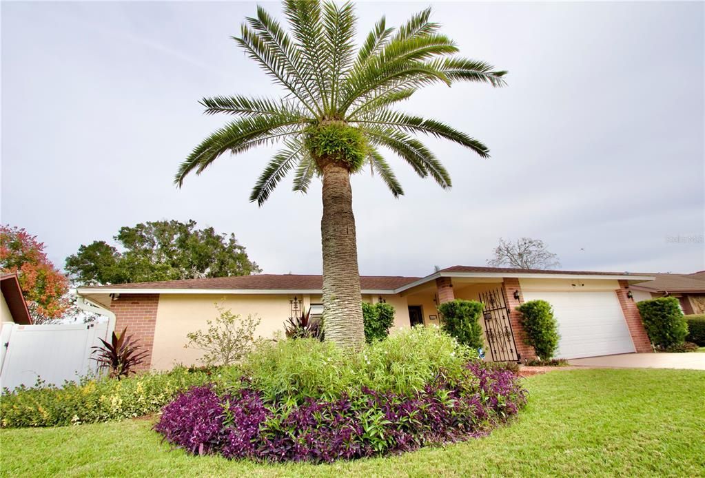 Attached, Backyard, Exterior, Facade, Brick Facade, Ranch