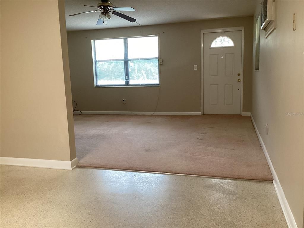 Empty room, Interior