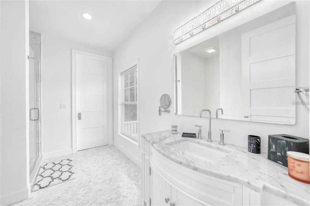 Bathroom, Interior, Recessed Lighting
