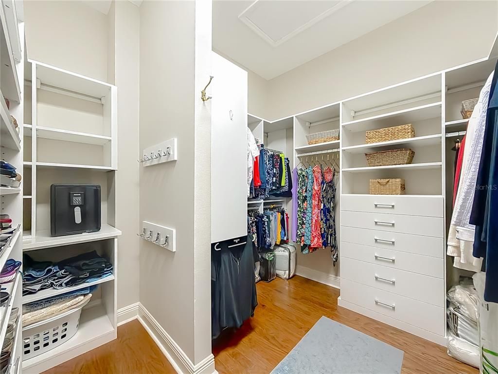 Interior, Walk-in Closets, Wood Texture Flooring