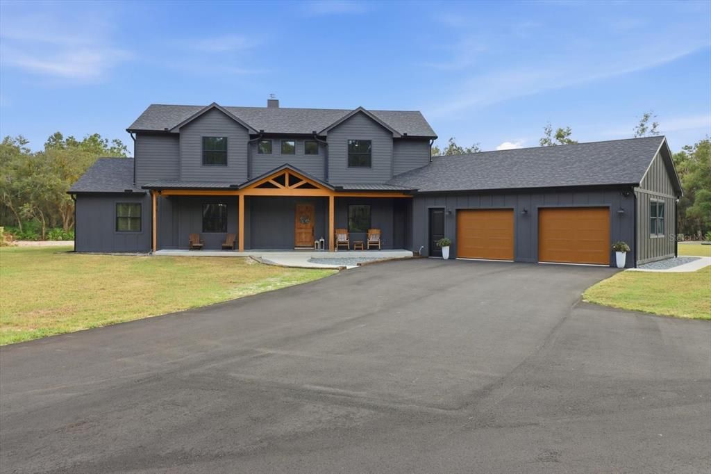 Attached, Exterior, Facade, Farmhouse