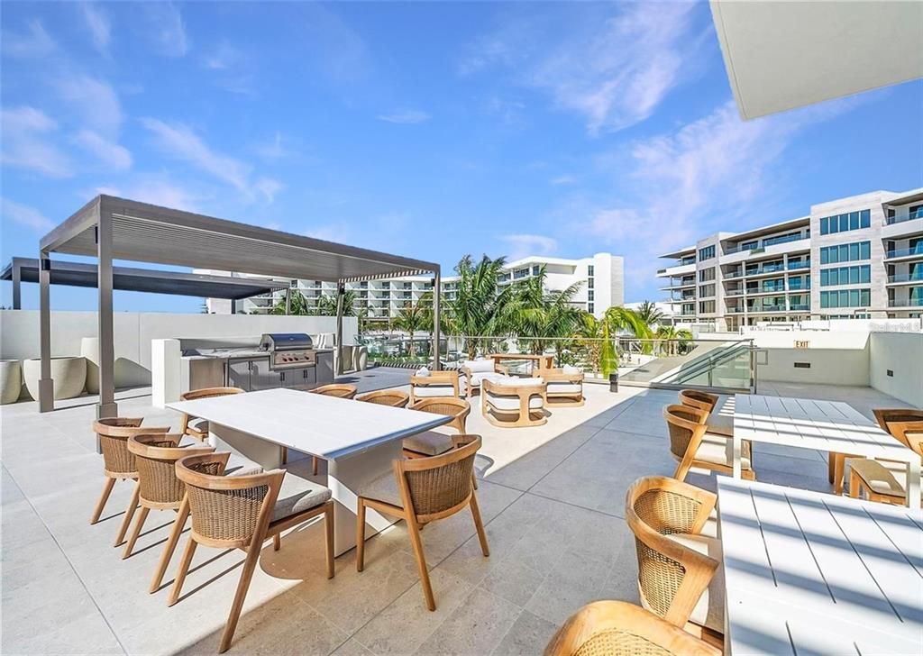 Exterior, Outdoor Kitchen