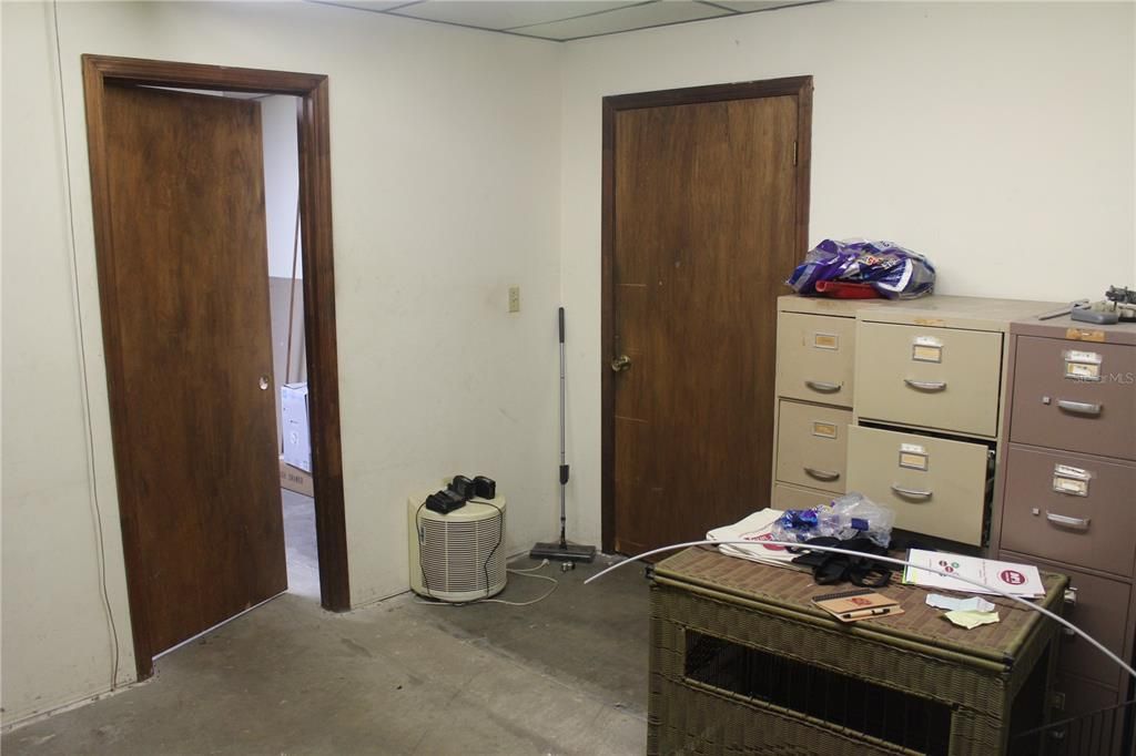 Home Office, Interior