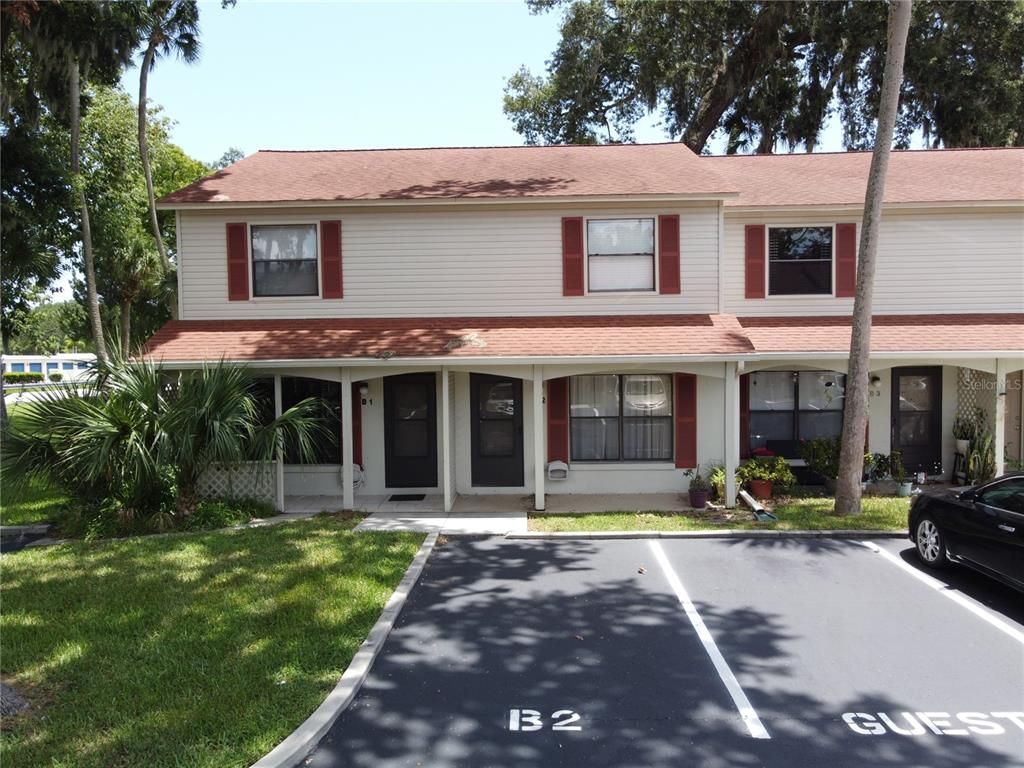 Exterior, Facade, Split Level