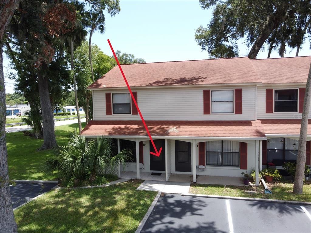 Exterior, Facade, Raised Ranch