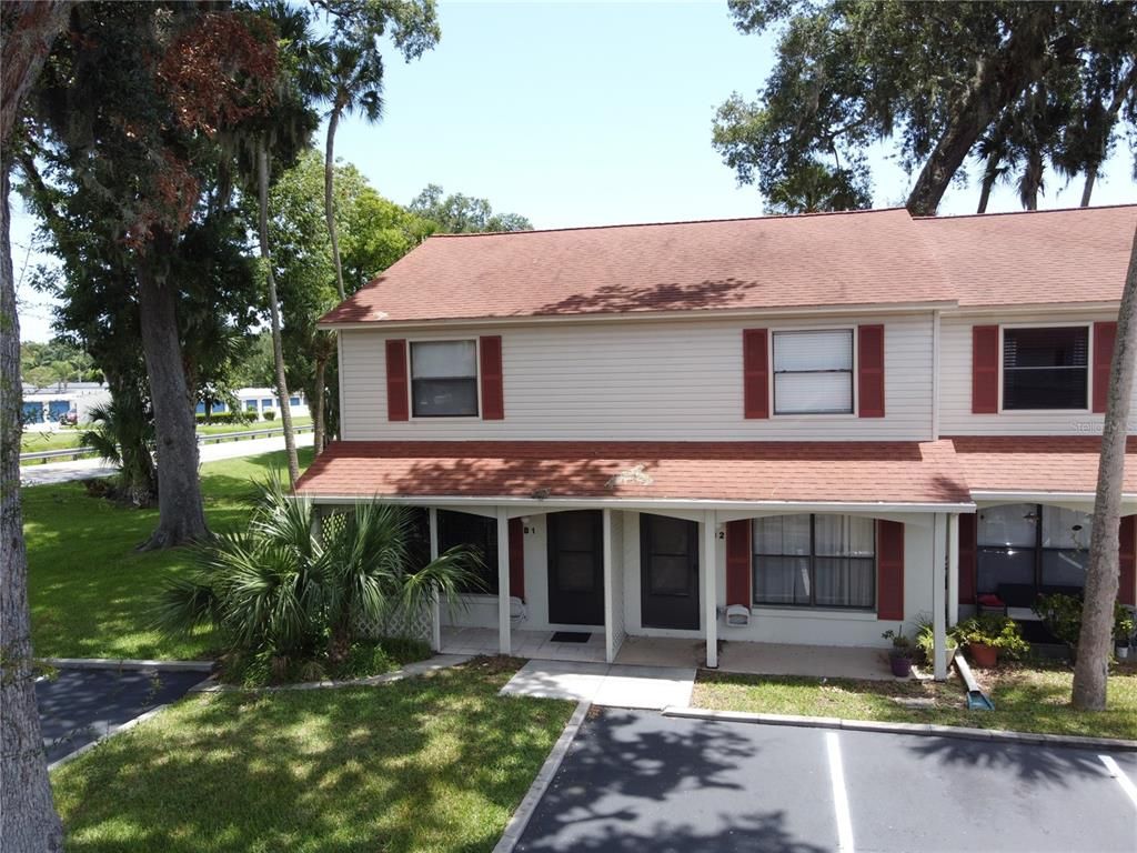 Exterior, Facade, Split Level