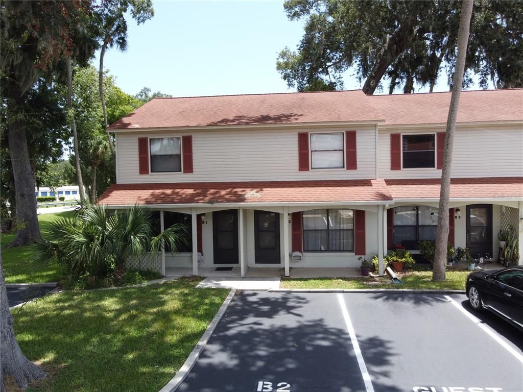 Exterior, Facade, Split Level