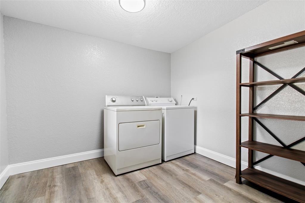Interior, Washer, Wood Texture Flooring