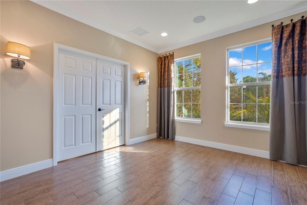 Empty room, Interior, Recessed Lighting, Wood Texture Flooring