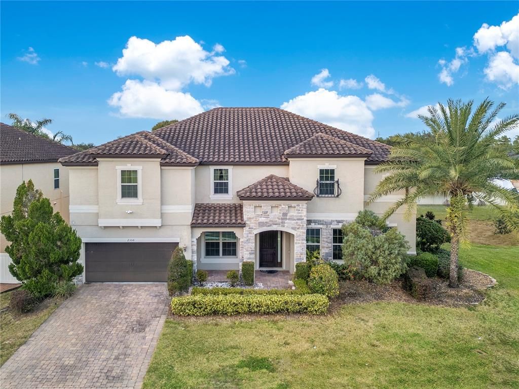 Attached, Exterior, Facade, Mediterranean