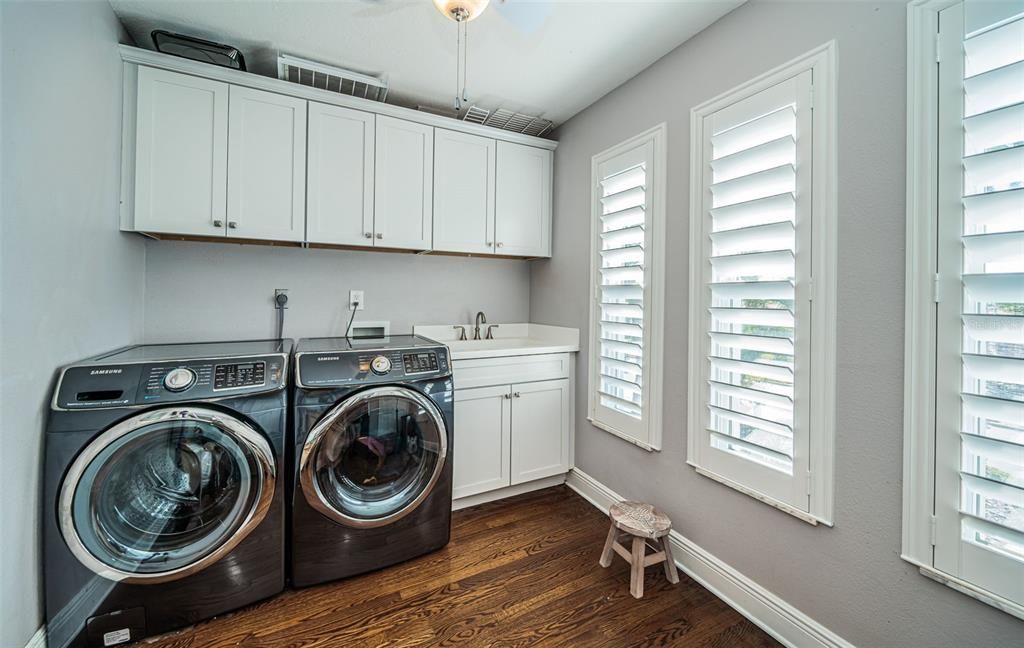 Interior, Washer, Wood Texture Flooring