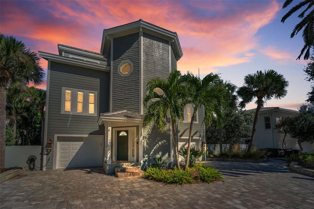 Attached, Exterior, Facade, Modern