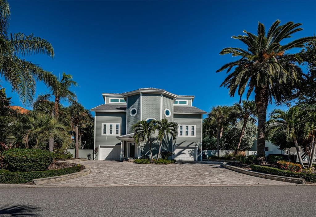 Attached, Exterior, Facade, Mediterranean