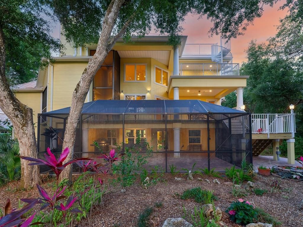 Backyard, Exterior, Facade, Modern