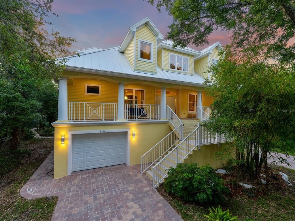 Attached, Exterior, Facade, Farmhouse