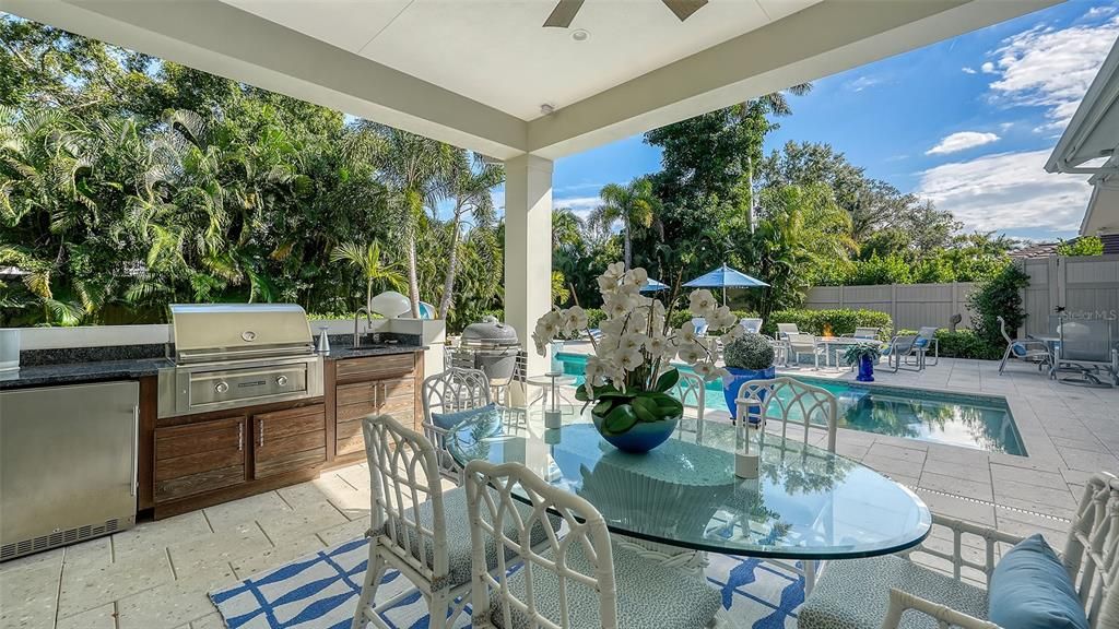 Exterior, Outdoor Kitchen, Pool