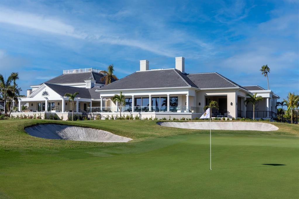 Backyard, Exterior, Facade, Ranch