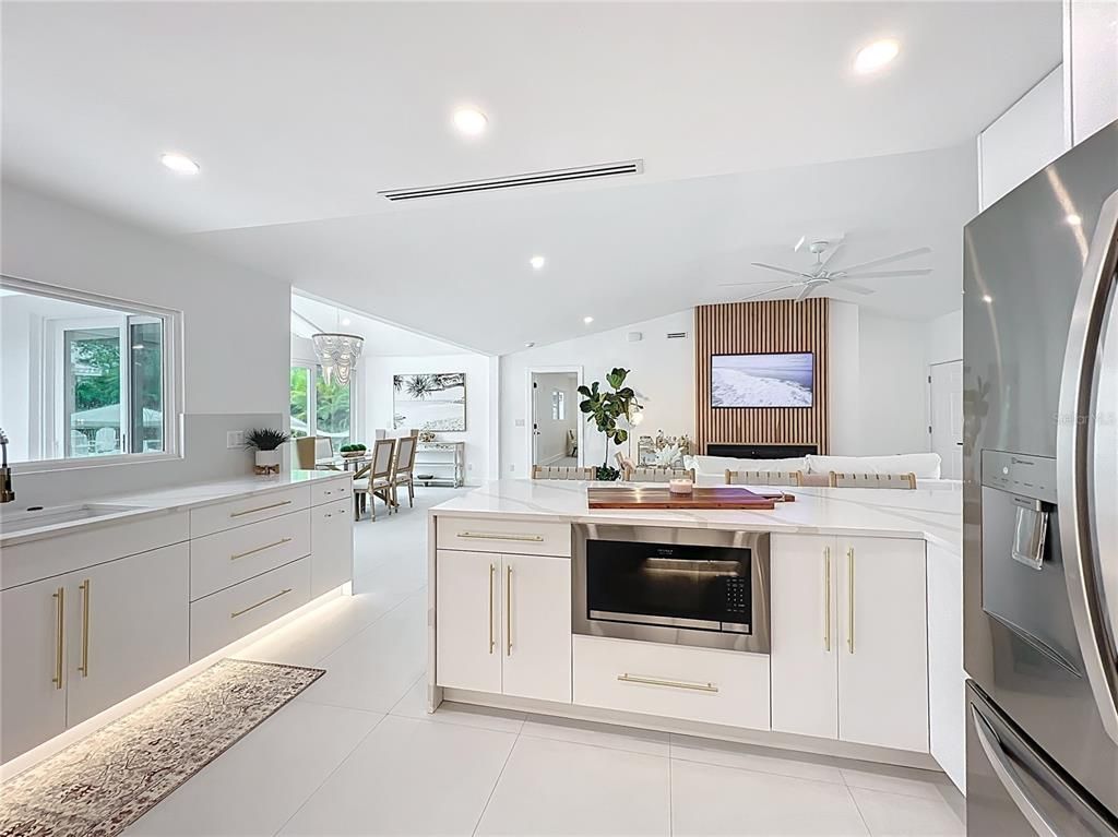 Dining room, Interior, Kitchen, Recessed Lighting, Stainless Steel Appliances