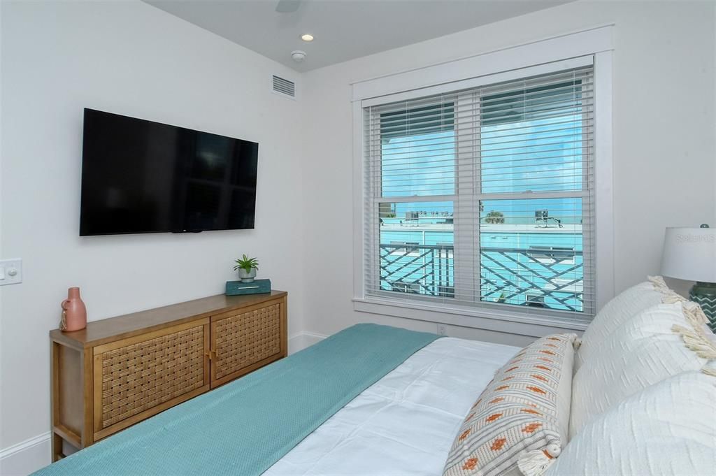 Bedroom, Interior, Recessed Lighting, Water