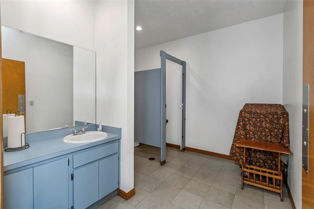 Bathroom, Interior, Recessed Lighting