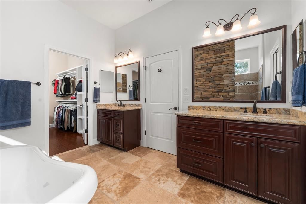 Bathroom, Dual Sink Vanities, Interior