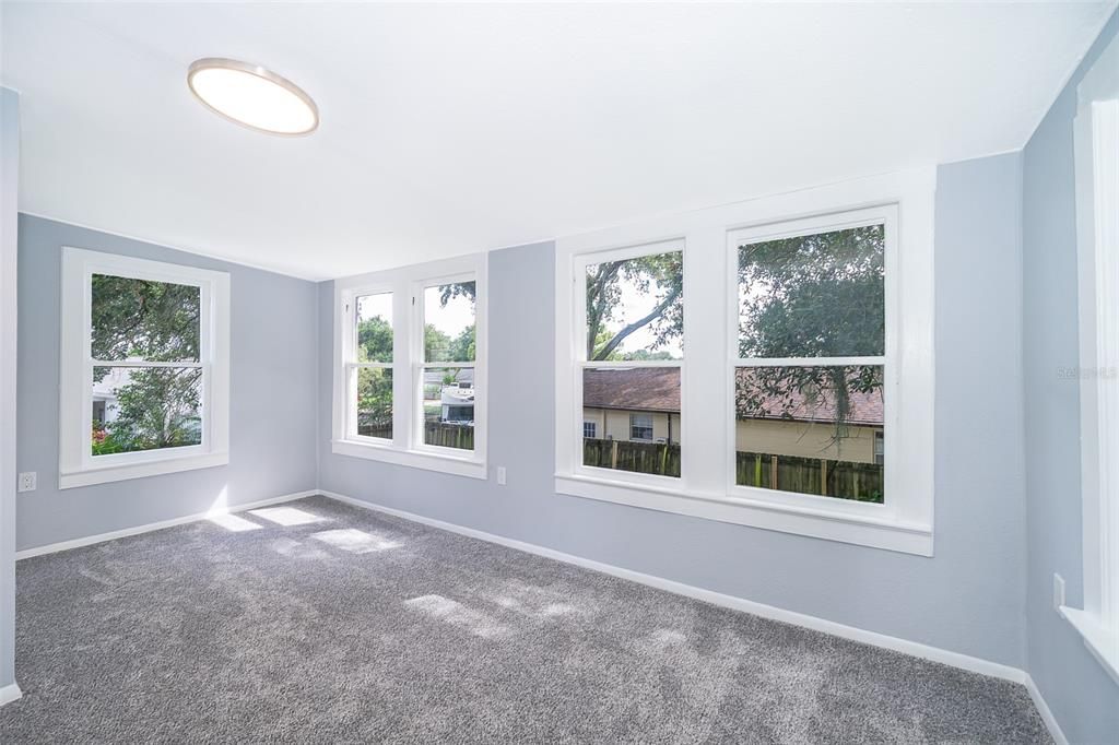 Empty room, Interior