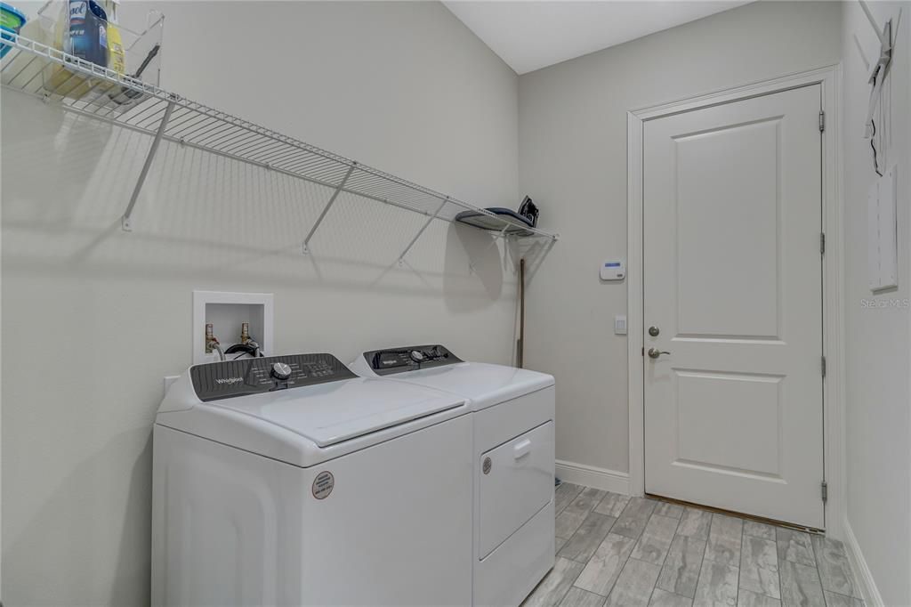 Interior, Washer, Wood Texture Flooring