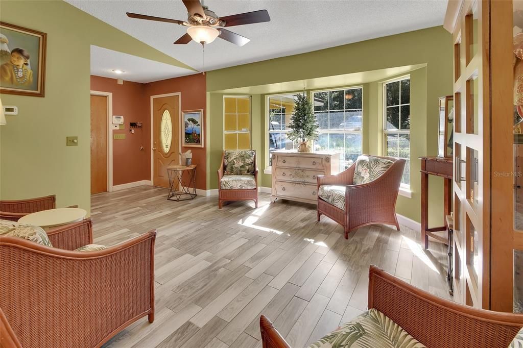 Interior, Recessed Lighting, Wood Texture Flooring