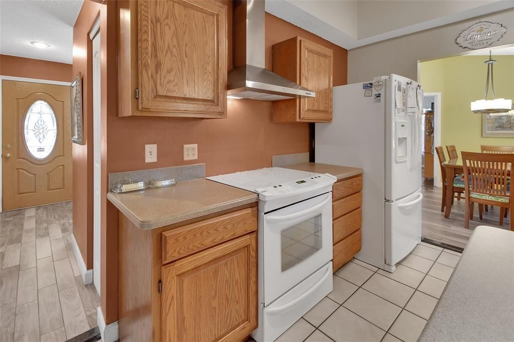 Dining room, Interior, Kitchen, Pendant Lights, Recessed Lighting, Washer, Wood Texture Flooring