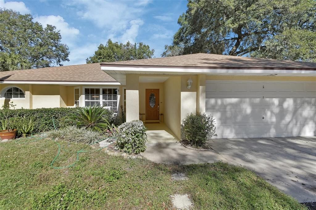 Attached, Exterior, Facade, Ranch