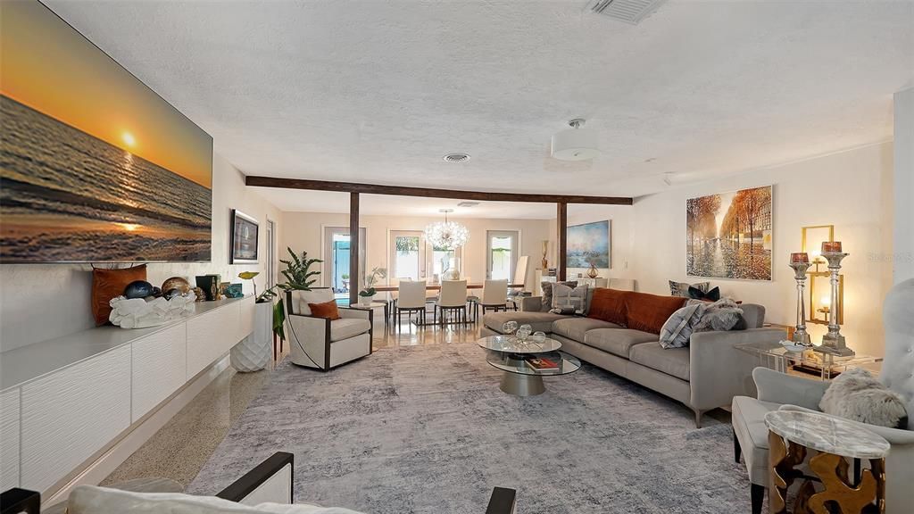 Chandelier, Dining room, Interior, Living room