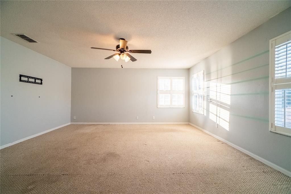 Empty room, Interior