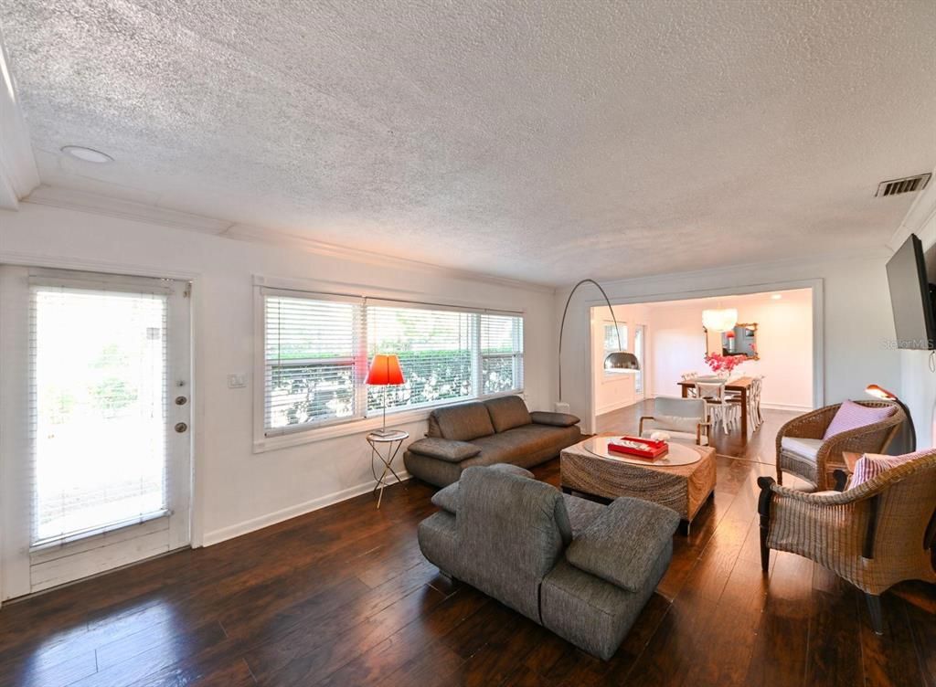 Dining room, Interior, Living room, Recessed Lighting, Wood Texture Flooring