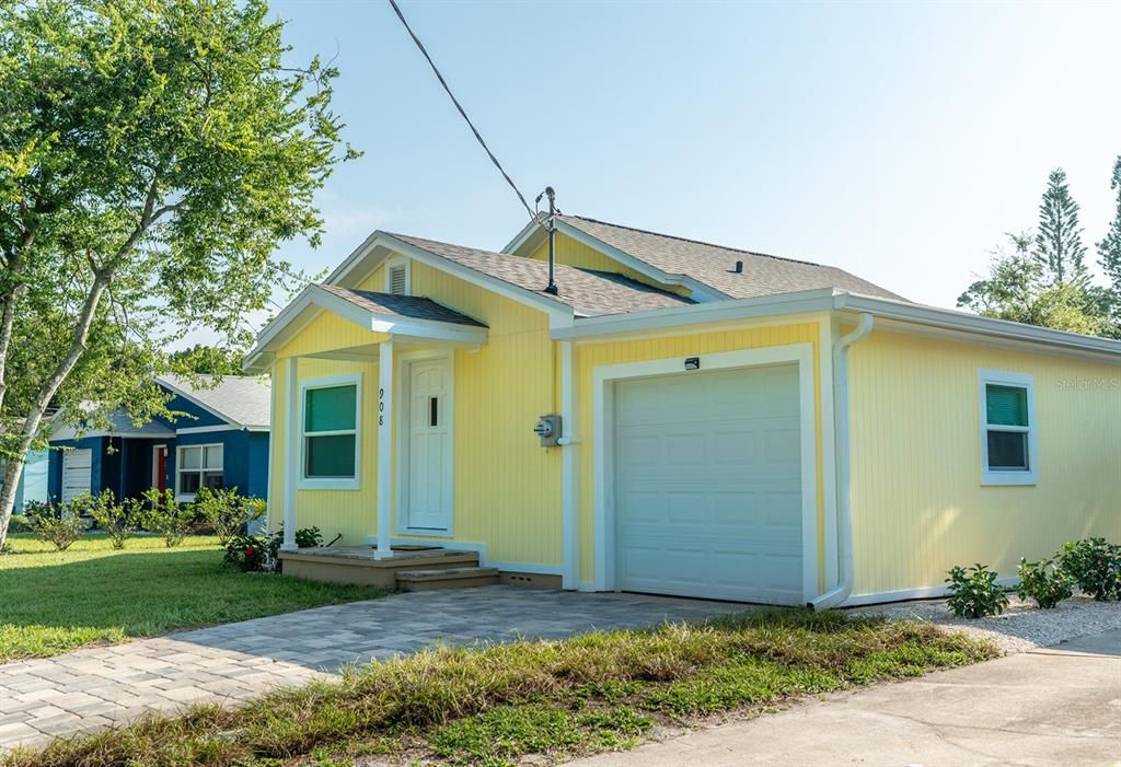 Attached, Exterior, Facade, Cape Cod