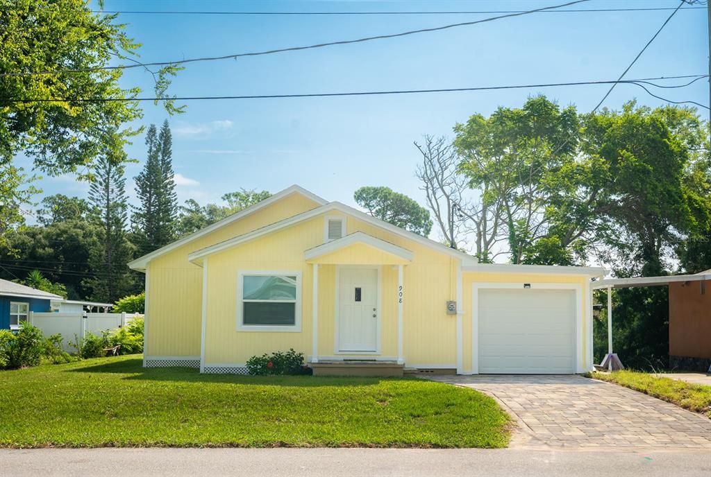 Attached, Exterior, Facade, None