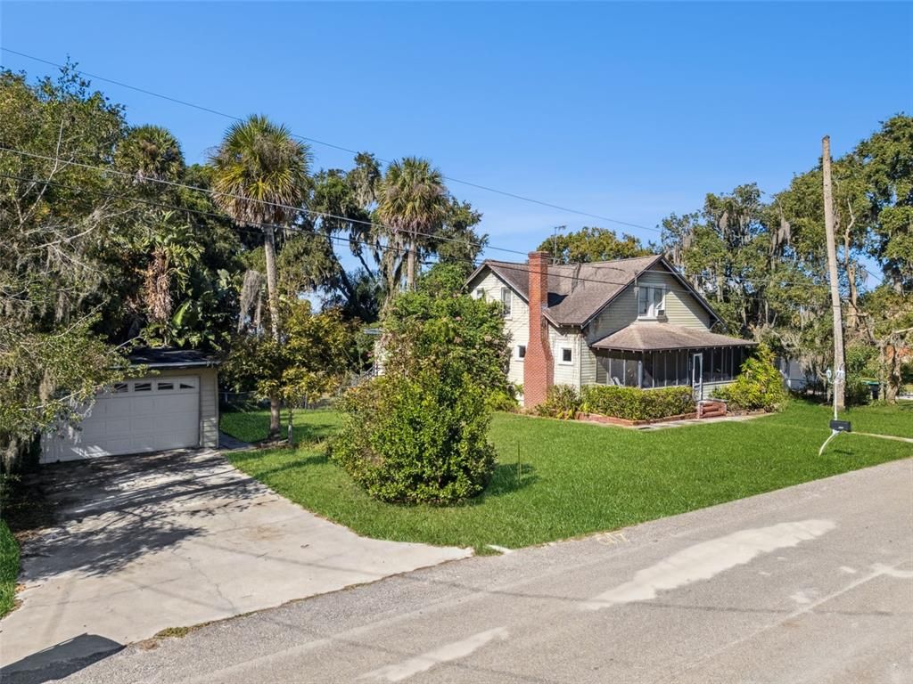 Attached, Exterior, Facade, Brick Facade, None