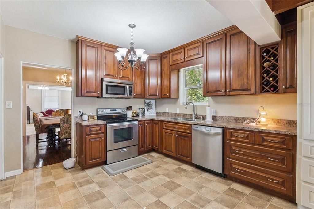 Chandelier, Dining room, Interior, Kitchen, Stainless Steel Appliances