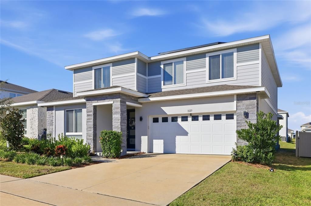 Attached, Exterior, Facade, American Craftsman