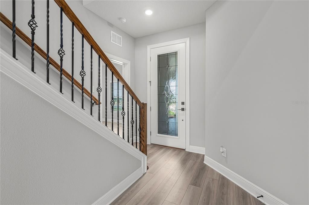 Interior, Recessed Lighting, Wood Texture Flooring