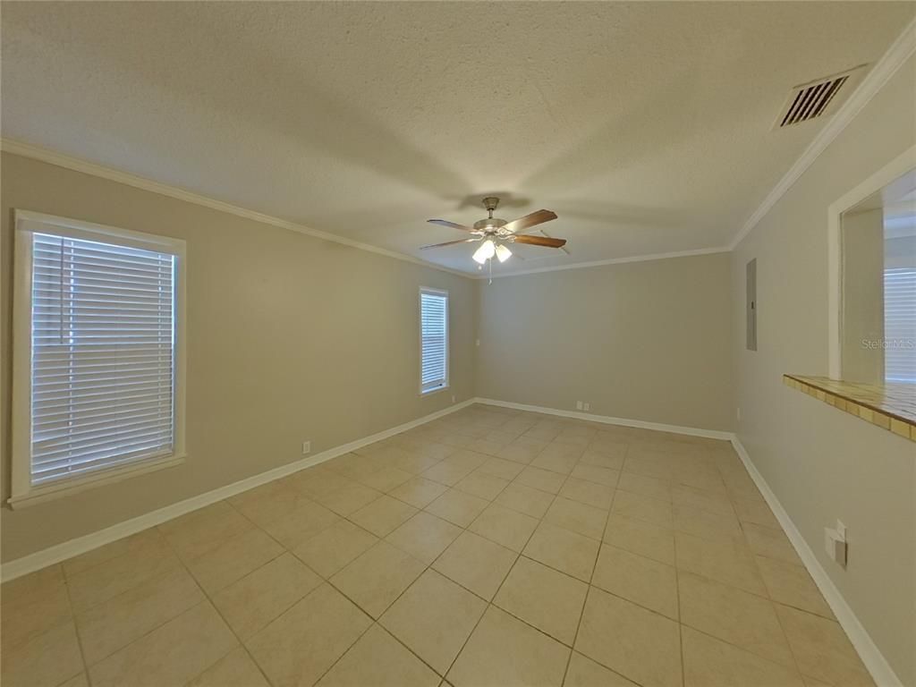 Empty room, Interior